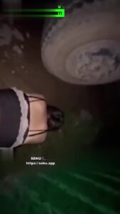 [MP4/ 153M] 瓜友福利！东莞凤岗东深路，为什么这么多货车停路边？因为这里有快餐卖，有水卖，还有卖艺的