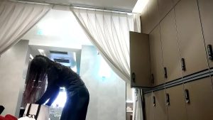 [MP4/ 1.77G] 澡堂子内部员工偷拍多位白白嫩嫩的美少妇换衣服