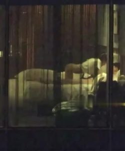 [MP4/ 311M] 五星级酒店偷拍情侣做爱 长腿美女被按在窗前大力抽插 男友手机记录性爱视频 怎知对面楼瓜友也在记录！