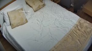 [MP4/ 911M] 洗浴会所钟点炮房摄像头偷拍蓝裙美女技师给几个客人漫游乳推毒龙啪啪一条龙