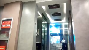 [MP4/ 2.1G] 澡堂子内部员工偷拍多位美女洗澡泡汤女神级的牛仔裤少妇
