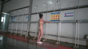 [MP4/ 218M] 洗浴中心内部员工偷拍几位B毛浓郁的少妇洗澡换衣服