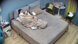 [MP4/ 883M] 六月最新流出安防酒店偷拍眼镜胖哥双飞两个小姐姐一个穿萝莉服一个穿修女服有钱人真会玩