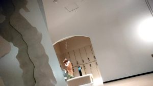 [MP4/ 1.84G] 温泉酒店女宾换衣室真实偷拍，白花花的肉体一丝不挂，大奶大屁股美少妇脱光后还是无毛逼，瞬间上头
