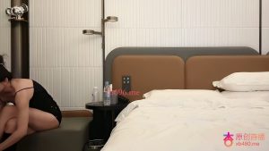 王安全11-回归首秀，约了个身材高挑大长腿的妹子，女神气质温柔体贴，扛腿抽插打桩机，把她干得不要不要