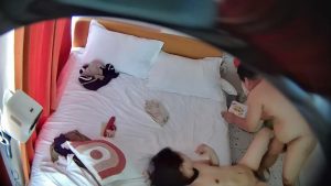 [MP4/991MB]最新流出酒店偷拍胖哥约炮穿球衣的单位少妇偷情先尝尝逼的味道再把她扑倒干一炮