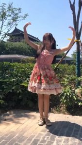 [MP4/ 336M] 街上裸体跳舞