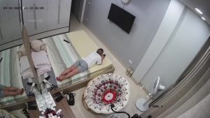 [MP4/ 1.4G] 黑客破解家庭网络摄像头偷拍老夫嫩妻大爷性欲强媳妇怀孕几个月了还敢各种姿势啪啪