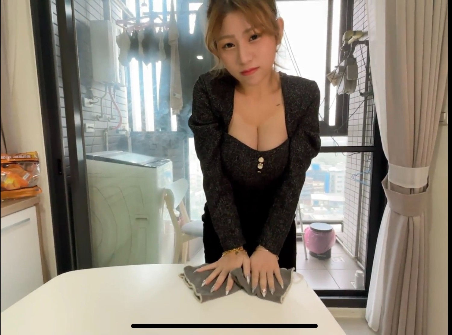代班看护人员丰满双峰剧烈高速冲撞