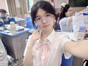 浙江丽水眼镜大一学妹乖乖女反差