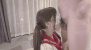 爸爸喊不停看着自己被干的样子