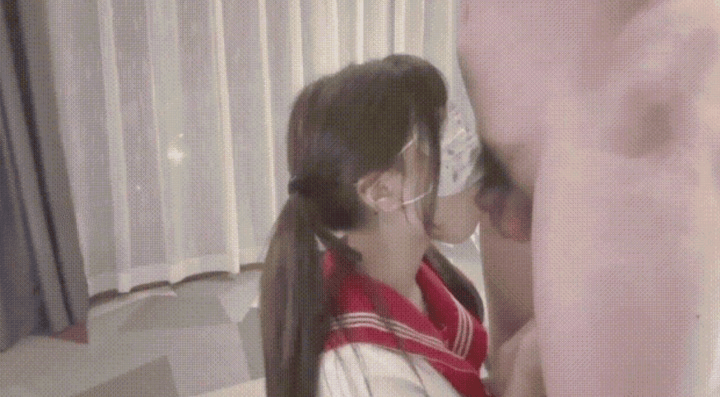 爸爸喊不停看着自己被干的样子