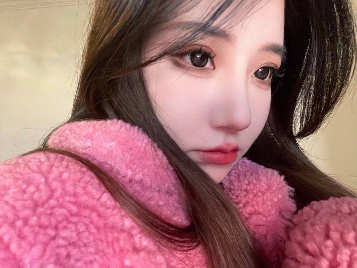 厦门人妻背着老公偷情紫色媚黑情趣内衣