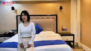 缺钱兼职的美少女白嫩小穴特别紧受不了