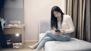白衣牛仔裤外围女神超近后入侧入骑乘打桩