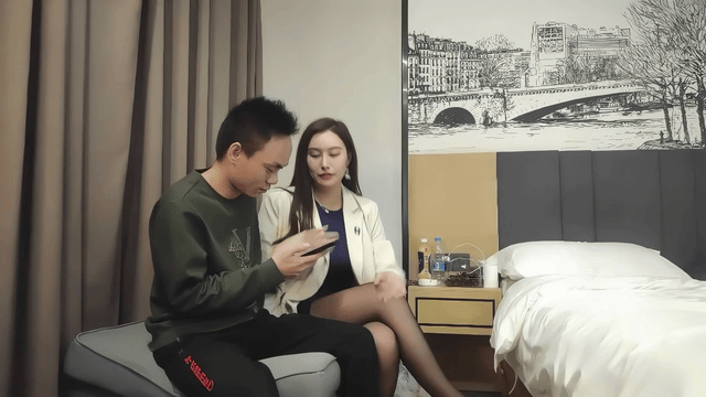 极品黑丝大长腿外围美女一对吊钟奶很诱人