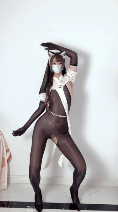 新晋顶级身材美少女擅长抖音风丝滑动感裸舞