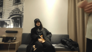 黑衣高颜值甜妹无毛嫩B天然大奶侧入猛操