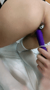 甜美苗條小姐姐！和閨蜜一起雙女秀！閨蜜手指插穴，跳蛋震動塞入，埋頭舔騷穴，極度誘惑